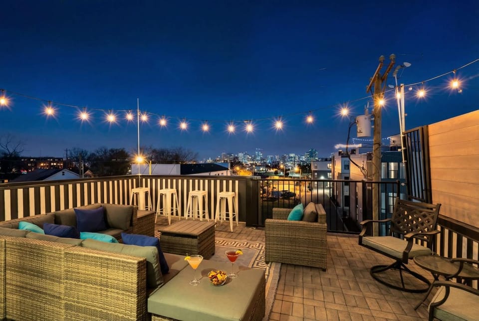 NEW Luxe 4BR 12 Beds - RoofDeck Views - Chefs Kitchen House in Nashville