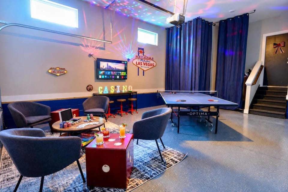 New NashVegas Downtown Rooftop City Views 13Beds House in Nashville