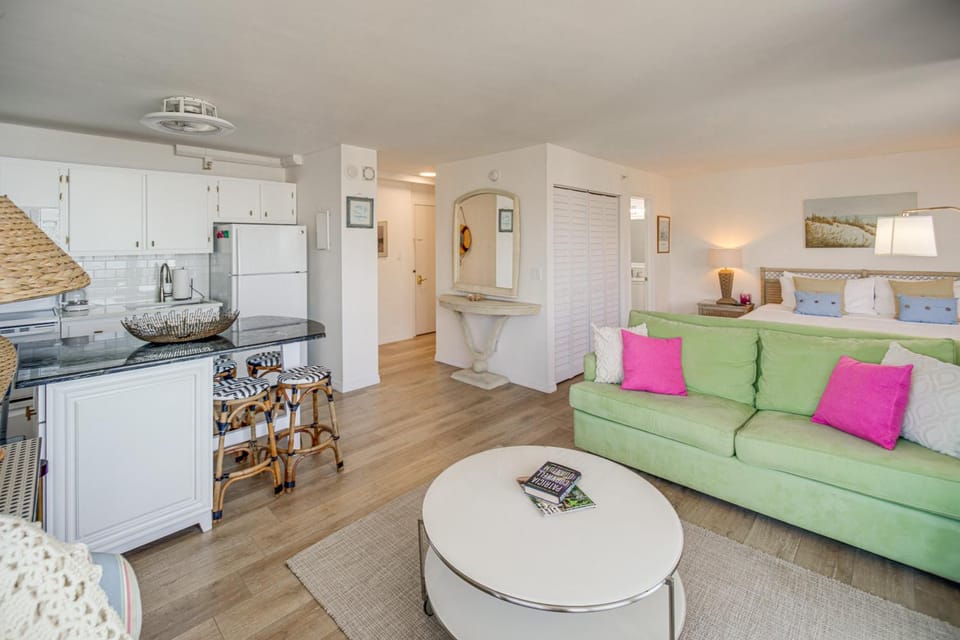 Fort Myers Beach Studio - Sunset & Ocean Views! Apartment in Estero Island