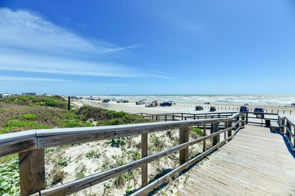Direct Beach Access: Sunny Port Aransas Condo House in Port Aransas