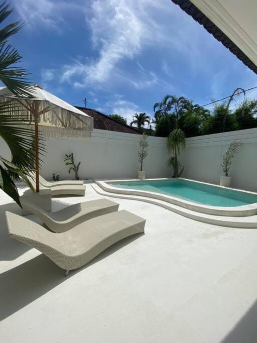 Villa EL NIS - LEGIAN - 4 Bedroom - 4 Bathroom - Luxury Villa in Kuta