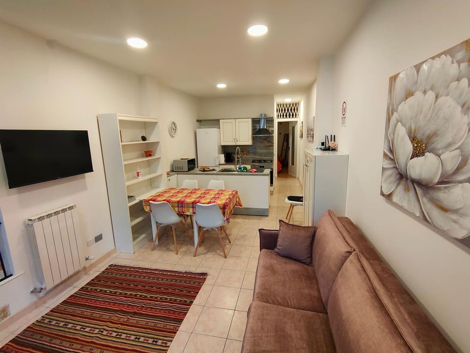 TV and multimedia, Kitchen or kitchenette, Seating area