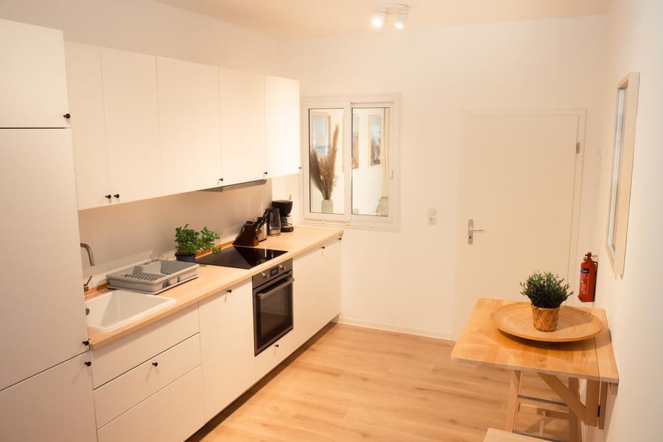 Kitchen or kitchenette, Dining area, dishwasher, pet friendly, stove