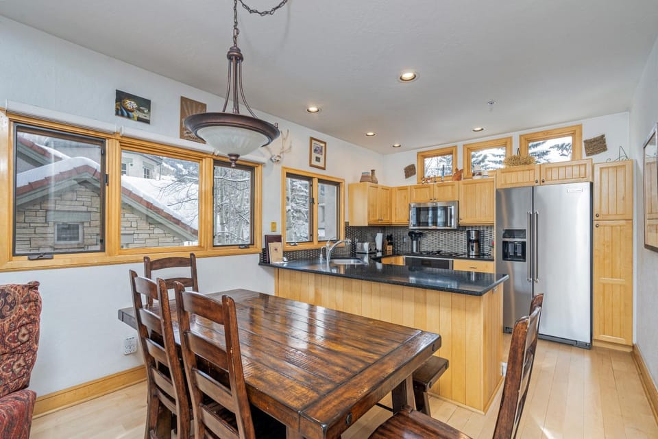 Aspen Ridge 32 - 2 bedroom by Alpine Lodging Telluride House in Telluride