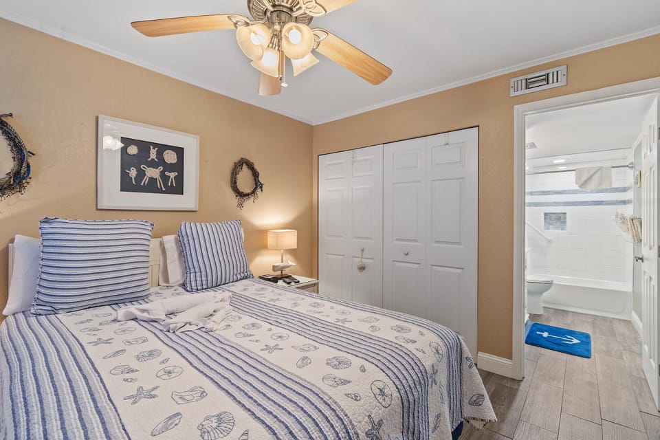 Beautiful Oceanfront Condo 1102 Apartment in Garden City