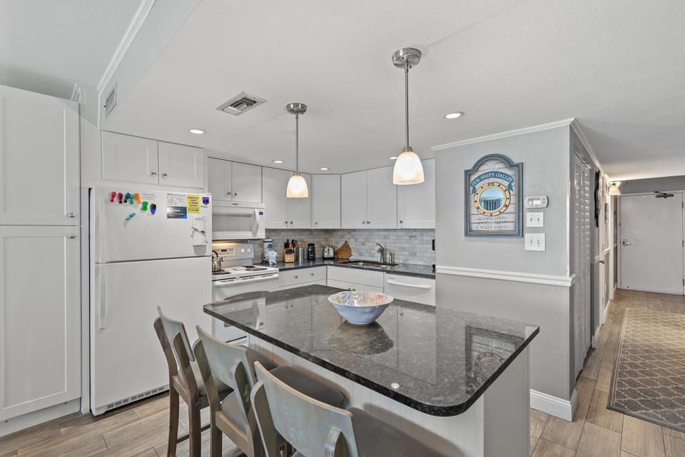 Beautiful Oceanfront Condo 1102 Apartment in Garden City