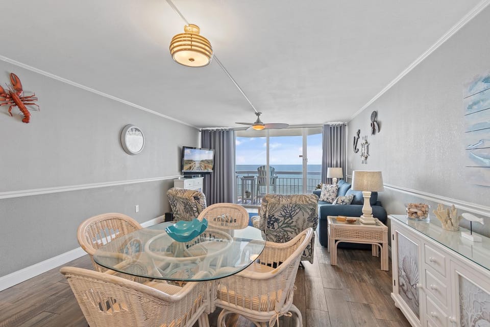 Beautiful Oceanfront Condo 1102 Apartment in Garden City