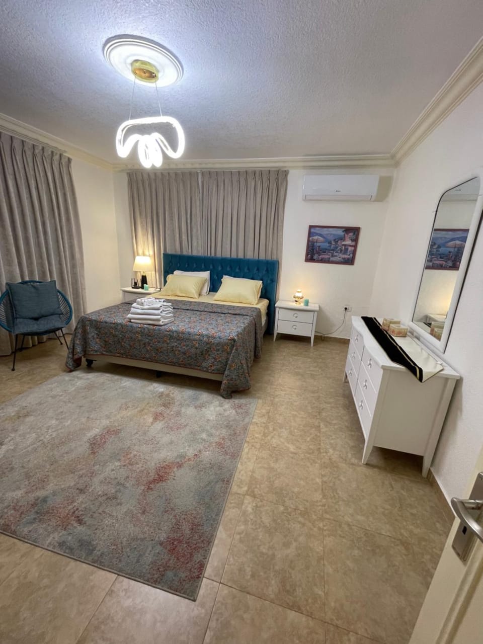 Beautiful & Cozy Newly remodeled 2 Bedroom Apartment in Africa