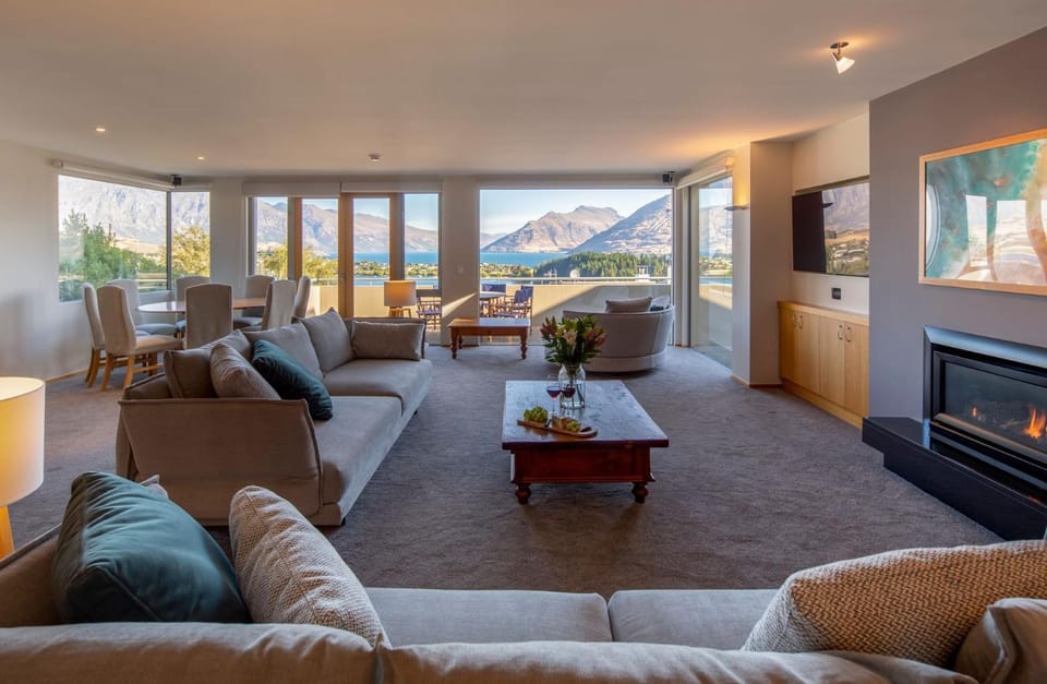 Baraka Lake Views House in Queenstown