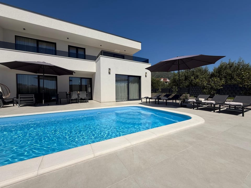 Property building, Swimming pool