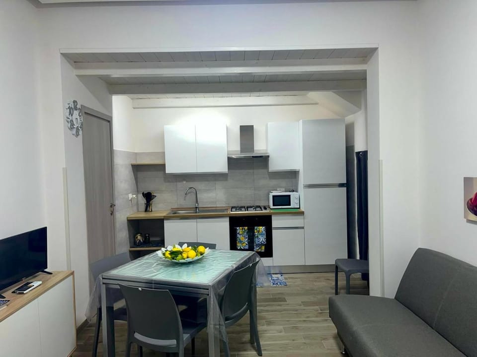 TV and multimedia, Kitchen or kitchenette, Living room, Dining area, minibar, pet friendly, stove