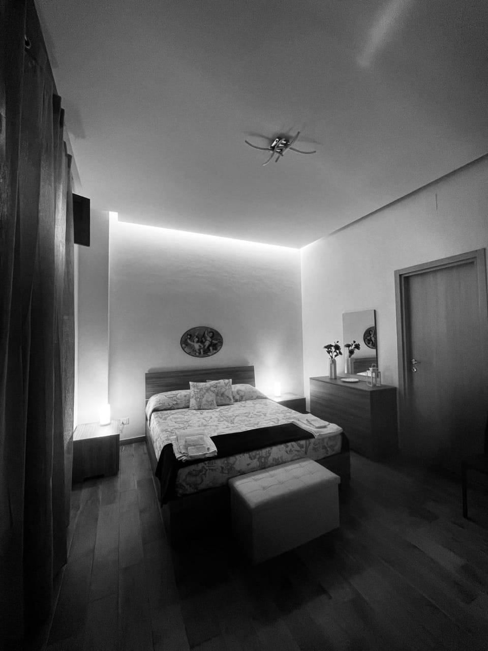 Bed, Photo of the whole room, Bedroom