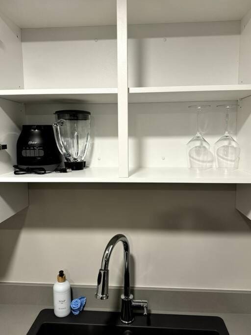 Private Luxury Suite Near West Edmonton Mall Apartment in Edmonton