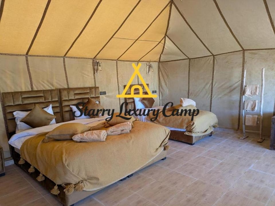 Bed, Property logo or sign, Photo of the whole room, Bedroom, towels