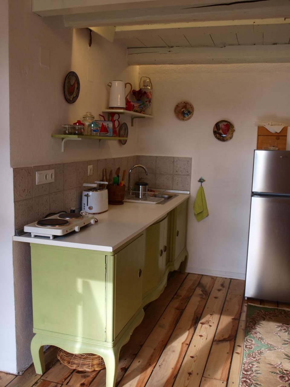 Coffee/tea facilities, Kitchen or kitchenette, stove, toaster