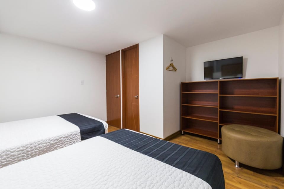 Bed, TV and multimedia, Photo of the whole room, Bedroom, wardrobe