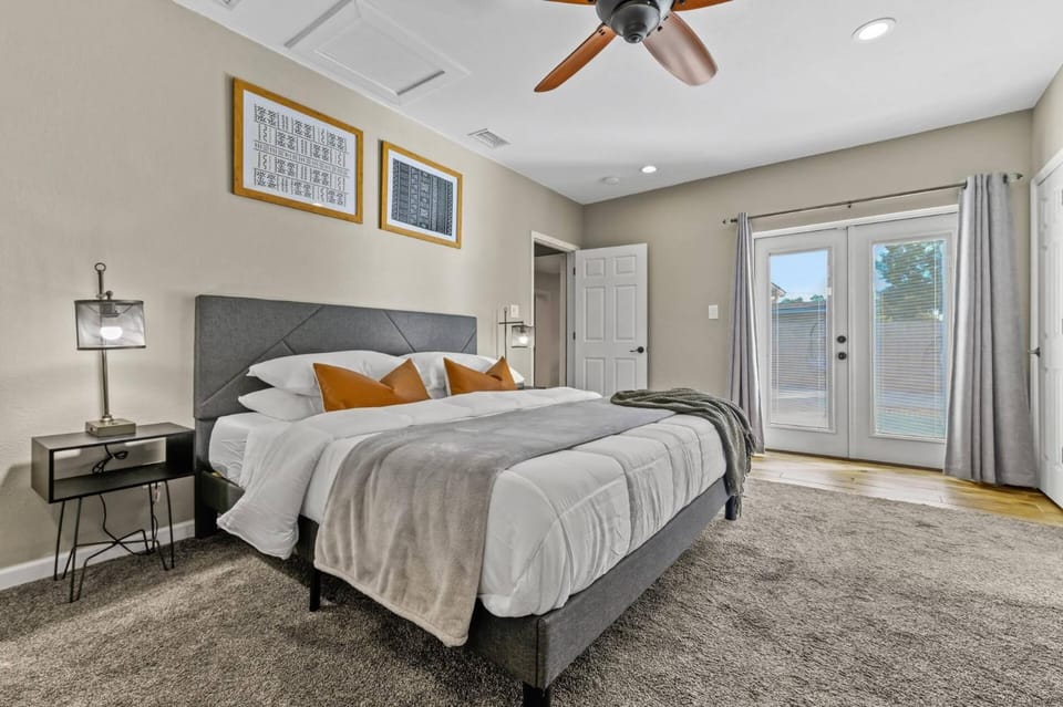 Pool Home Close to the Beach and Downtown House in Seminole