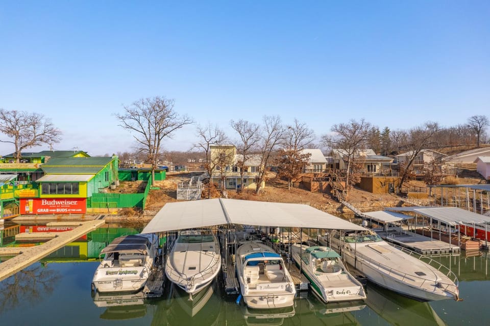 Shady Gator House Sleep 20 Bachelor and Bachelorette Parties Welcome House in Village Four Seasons