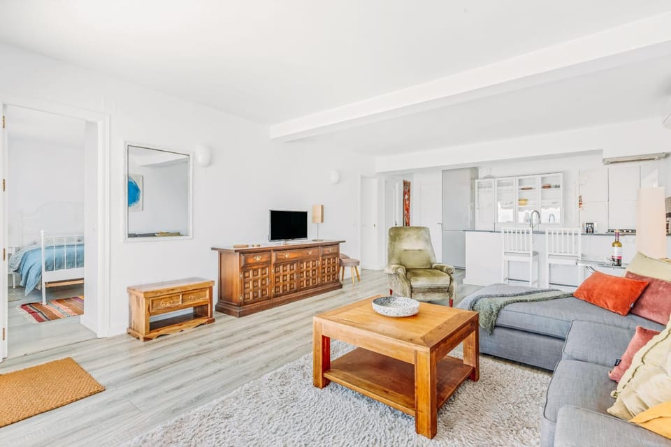 Kitchen or kitchenette, Living room, Dining area
