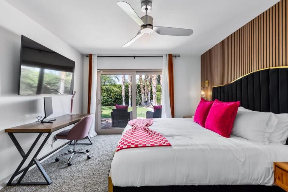 Chanel Estate - Pool Jacuzzi and Pet Friendly House in Palm Springs