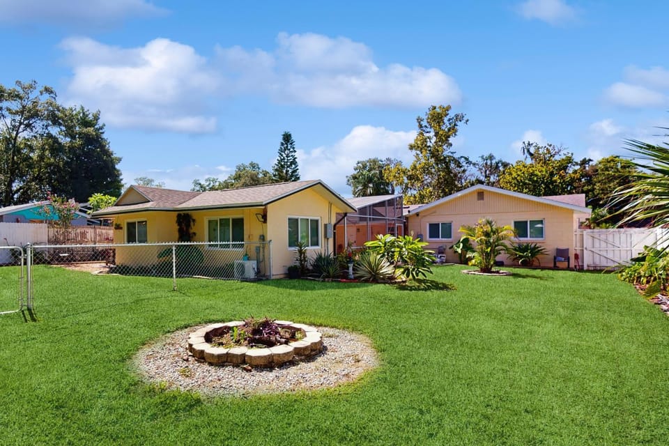 Pool Access! Dog-Friendly Retreat 16 Mi to Orlando House in Longwood