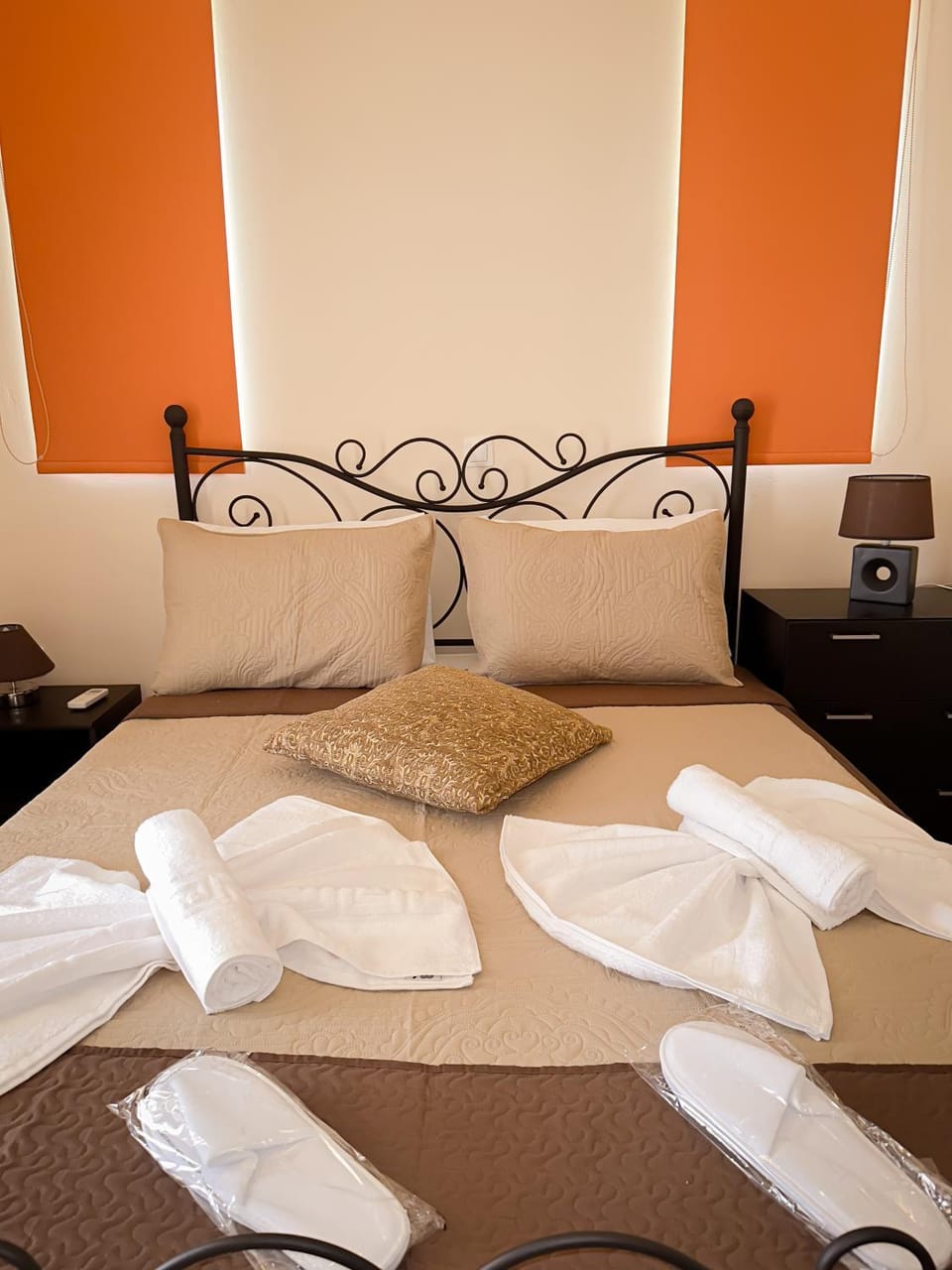 Bedroom, towels