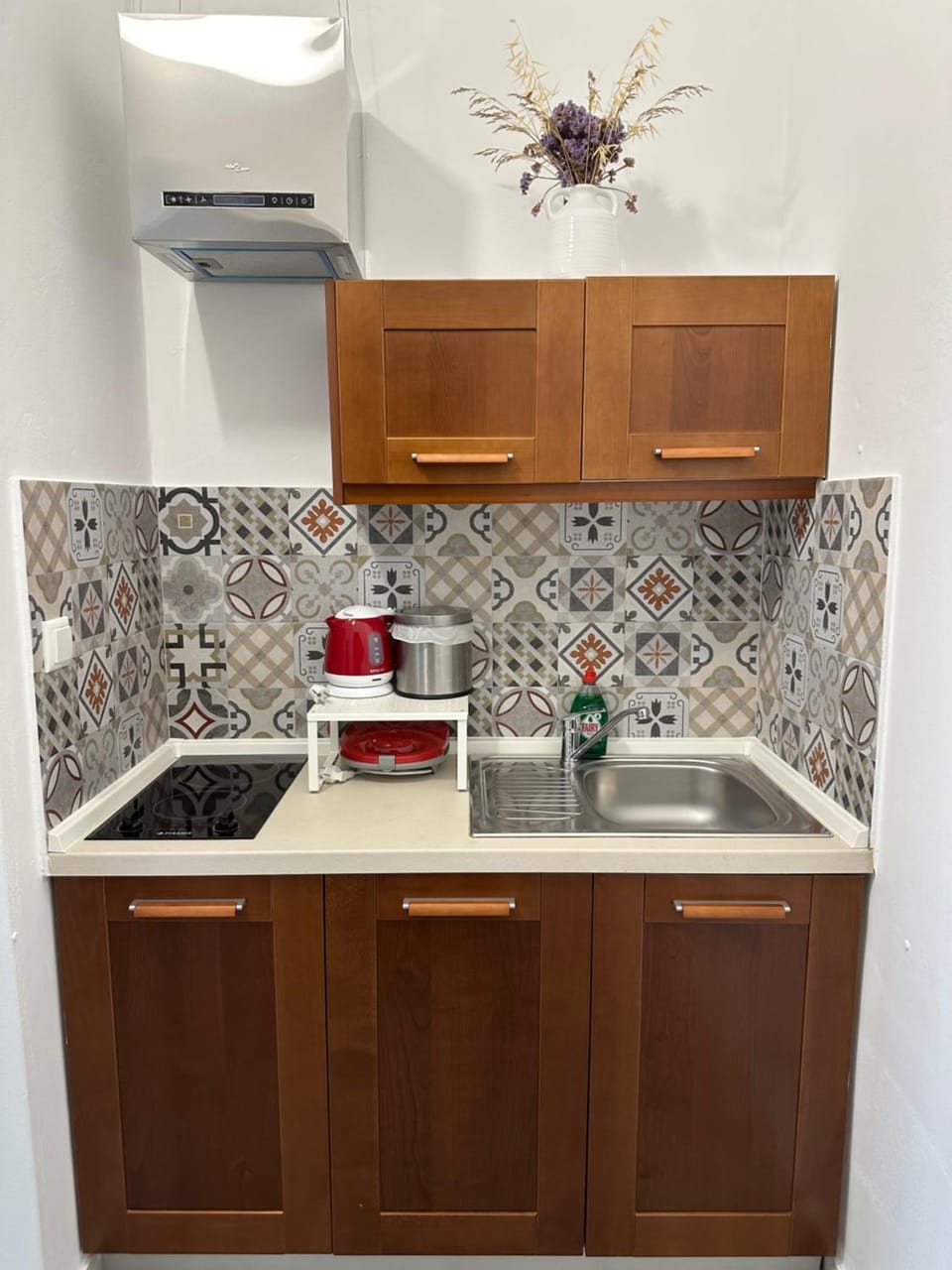 Coffee/tea facilities, Kitchen or kitchenette, stove, kitchen