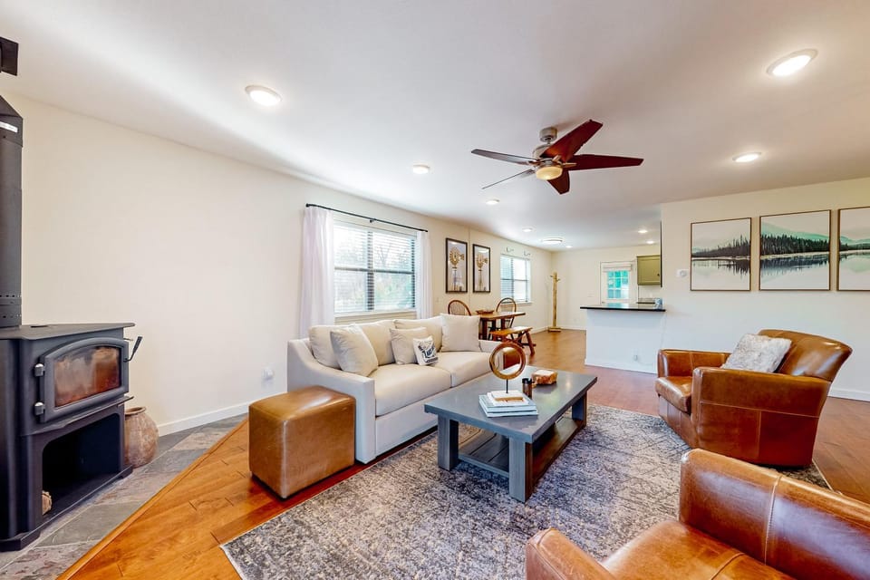 Lakeside Life House in Beaver Lake