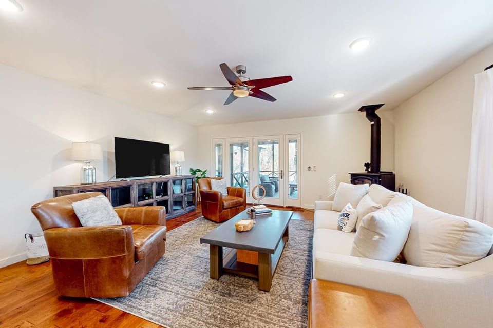 Lakeside Life House in Beaver Lake