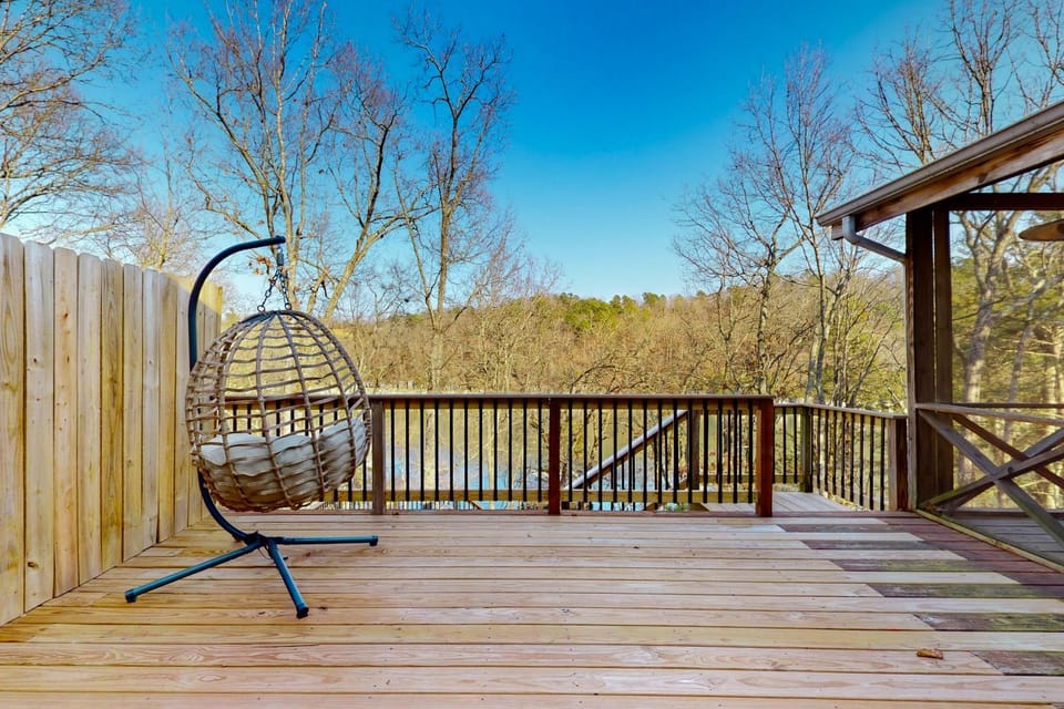 Lakeside Life House in Beaver Lake