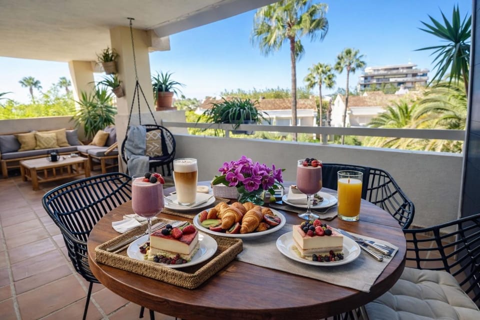 Off site, Garden, Garden, Balcony/Terrace, Balcony/Terrace, Living room, Dining area, Garden view, Garden view, Landmark view, Landmark view, Breakfast, internet, internet, air conditioner