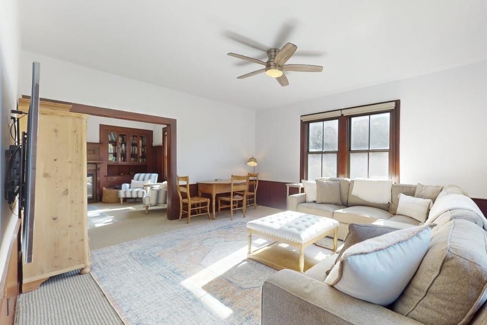 Mendocino Lodge with Hot Tub and Fireplace House in Mendocino