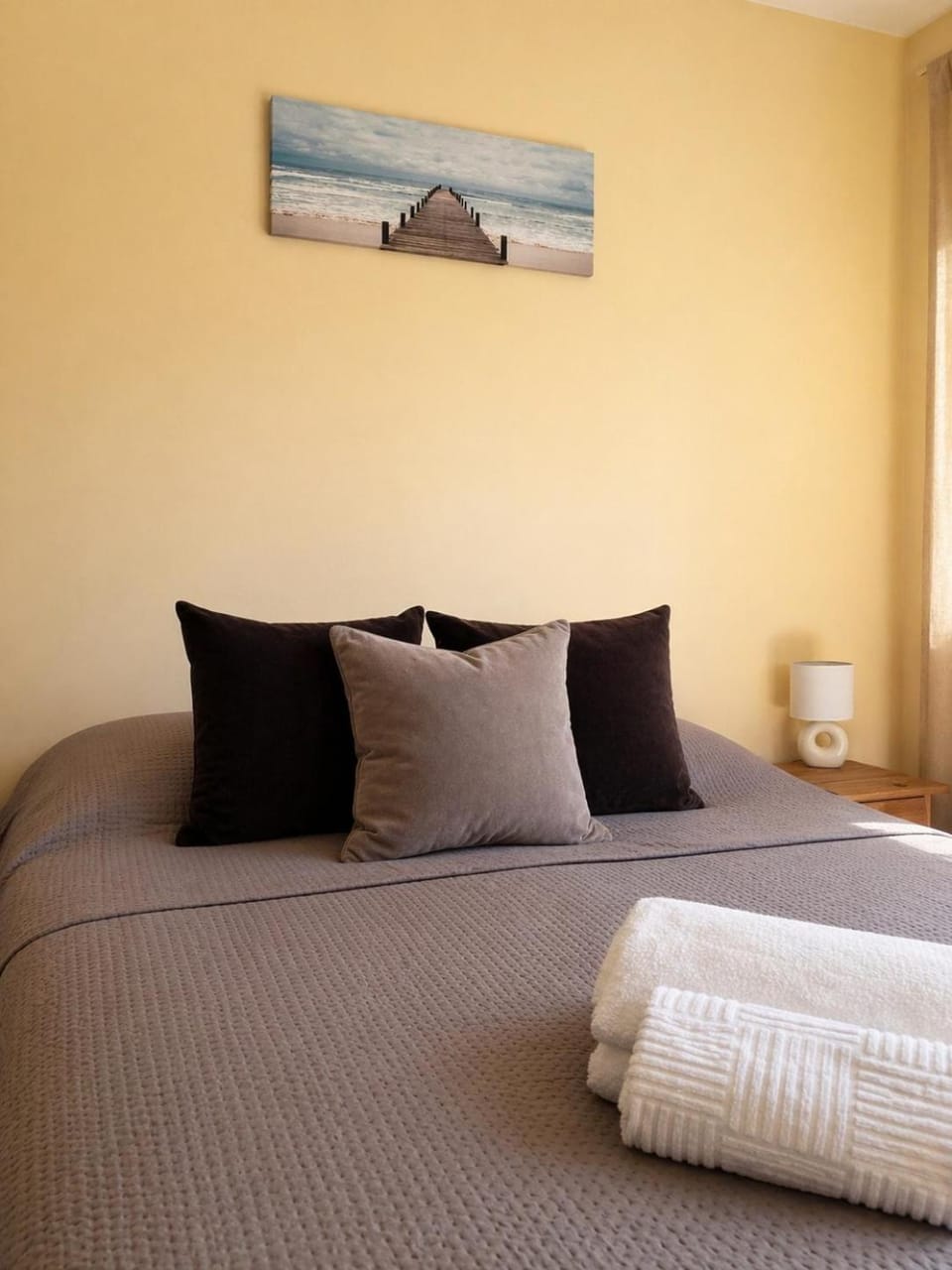 Bedroom, towels