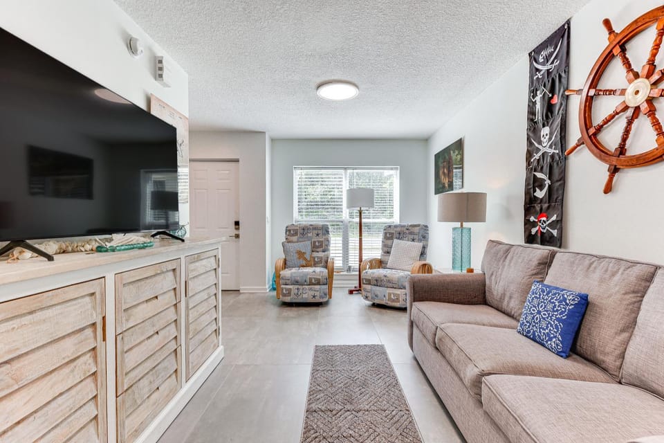 Fernandina Beach Townhome, Steps to Public Beach House in Fernandina Beach
