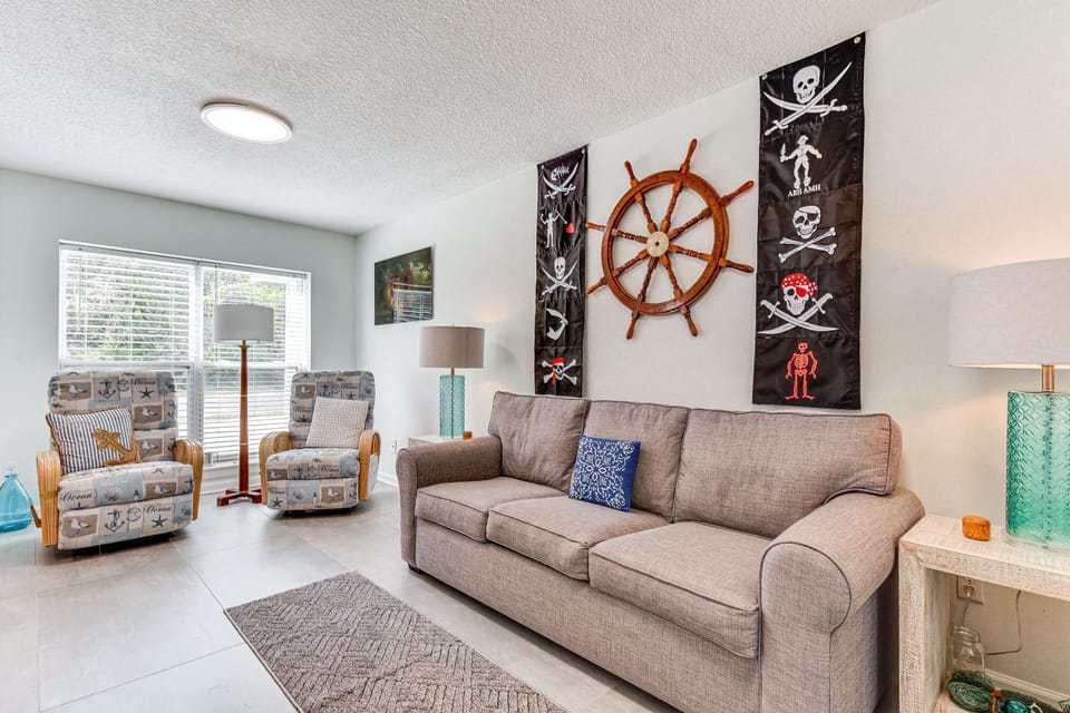 Fernandina Beach Townhome, Steps to Public Beach House in Fernandina Beach