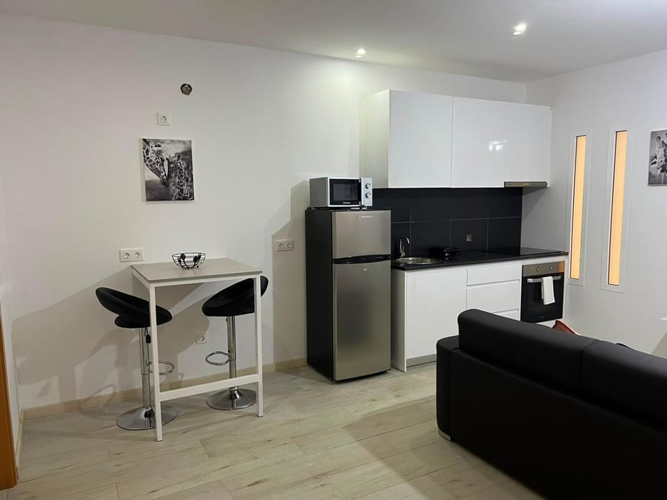 Kitchen or kitchenette, Living room, Dining area