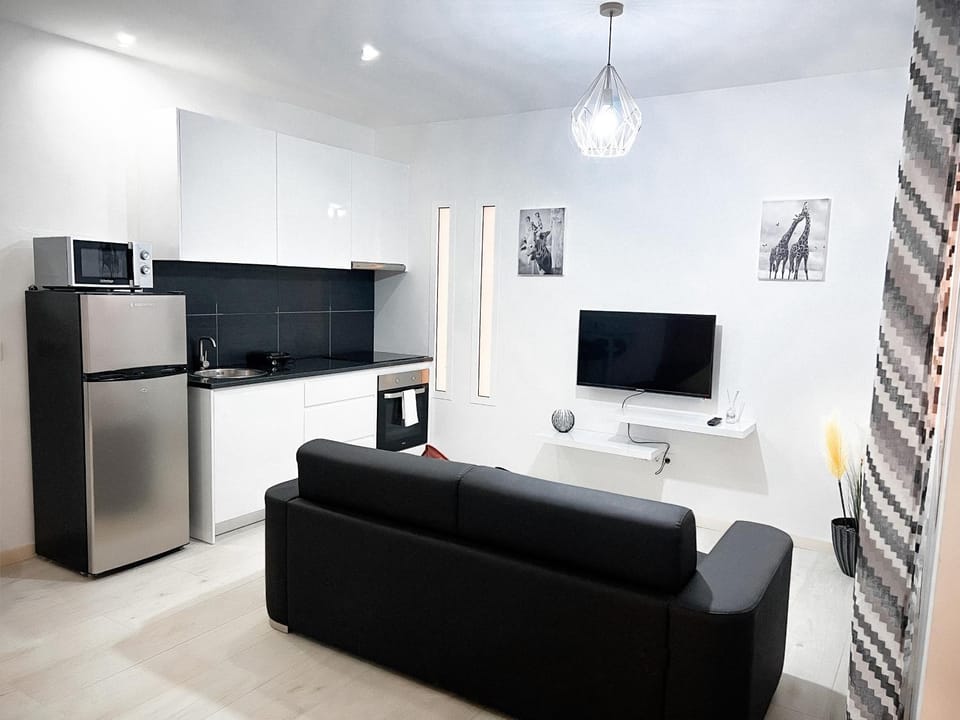 Communal lounge/ TV room, Dining area