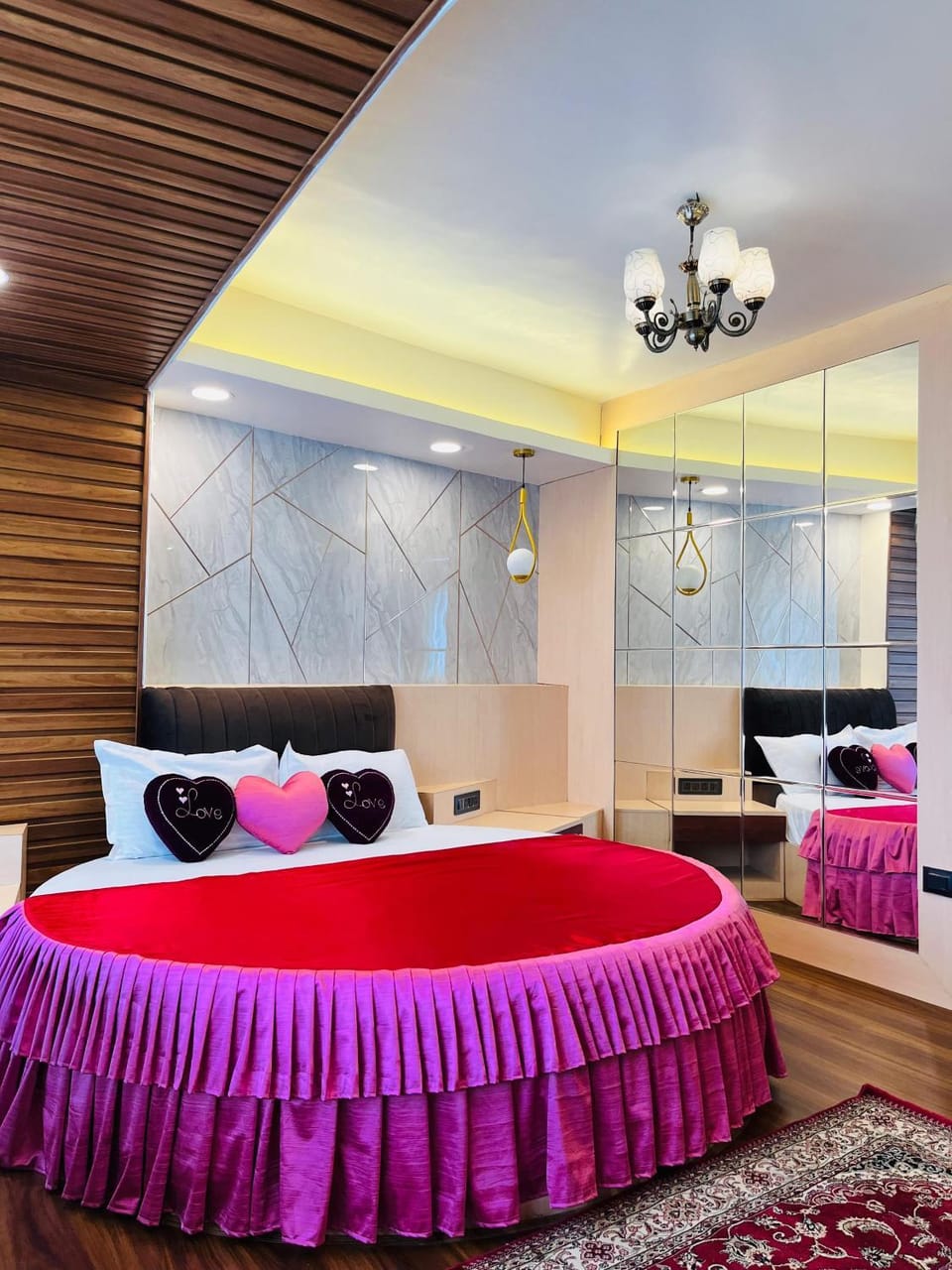 Luxury stay at Hotel Broadway Boutique Mall Road Chowrasta Near Mahakal Temple Hotel in Darjeeling