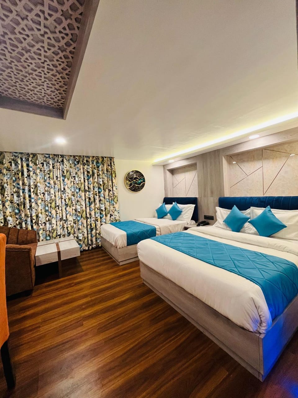 Luxury stay at Hotel Broadway Boutique Mall Road Chowrasta Near Mahakal Temple Hotel in Darjeeling