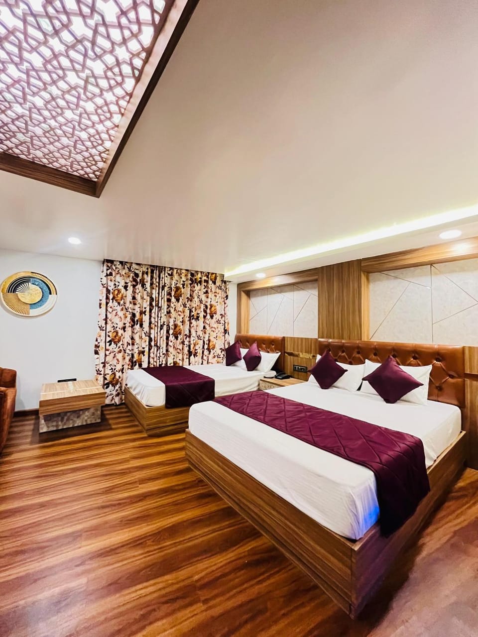 Luxury stay at Hotel Broadway Boutique Mall Road Chowrasta Near Mahakal Temple Hotel in Darjeeling