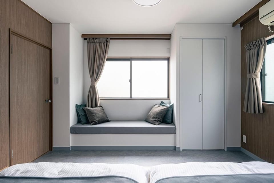 Photo of the whole room, Bedroom