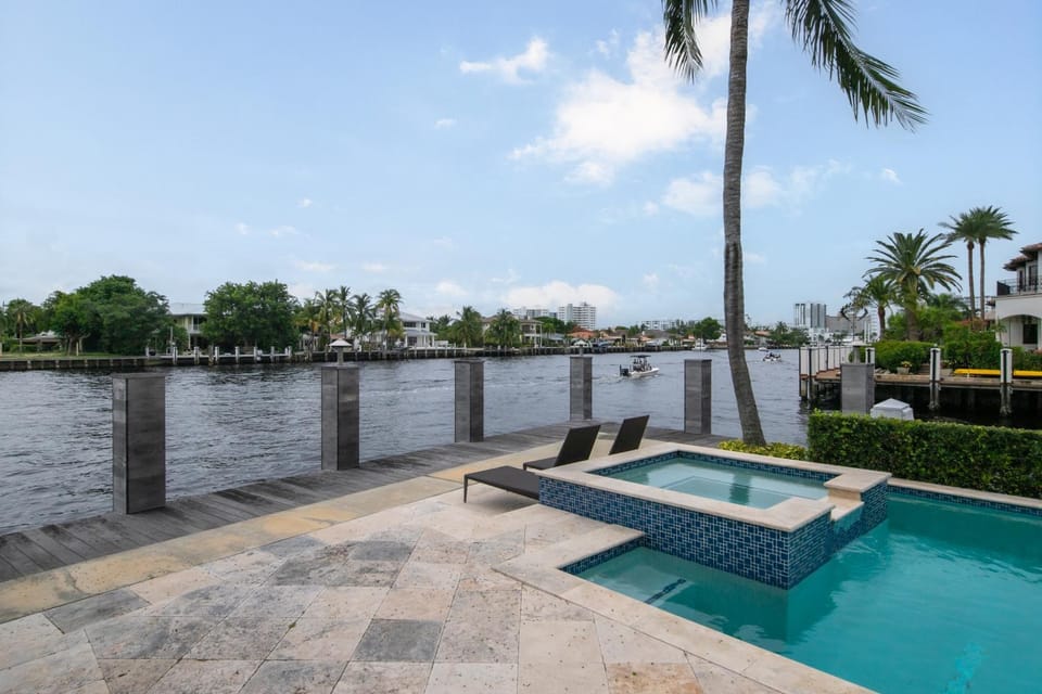 Paradise Manor House in Pompano Beach