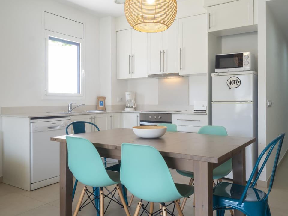 Apartamento moderno a 100m de la playa con piscina y aparcamiento - ES-325-1 Apartment in L'Escala