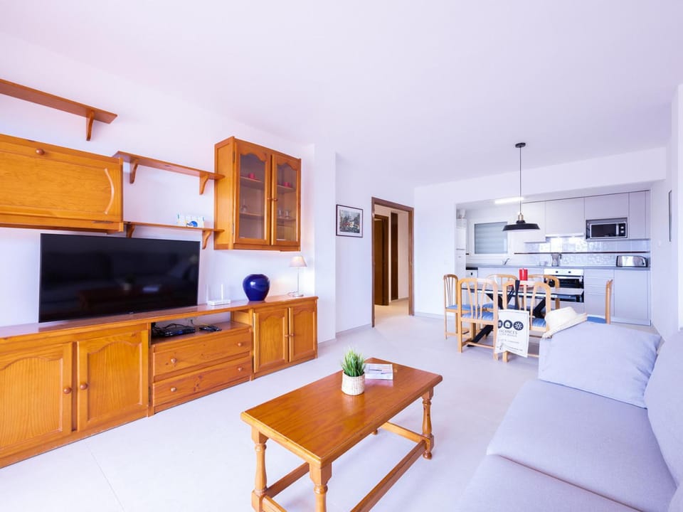 Apartamento frente a la playa con gran terraza y aparcamiento privado - ES-325-2 Apartment in L'Escala