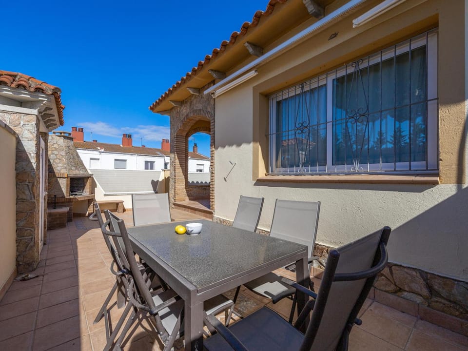 Casa familiar con Wi-Fi y aire acondicionado, cerca de la playa - ES-325-8 House in L'Escala