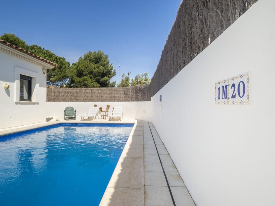 Casa en planta baja con piscina privada, cerca de la playa, aire acondicionado y parking - ES-325-22 Villa in L'Escala