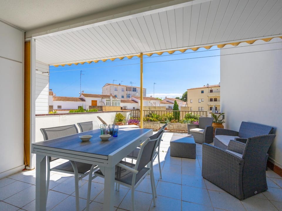 Amplio apartamento en el corazón de Riells con piscina y parking - ES-325-19 Apartment in L'Escala