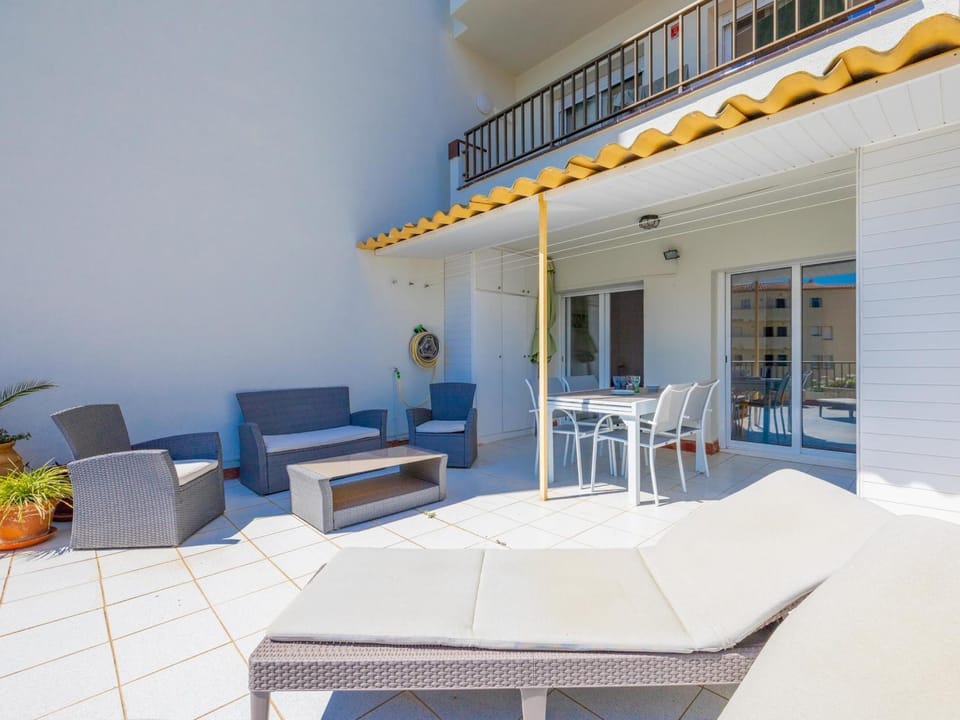 Amplio apartamento en el corazón de Riells con piscina y parking - ES-325-19 Apartment in L'Escala