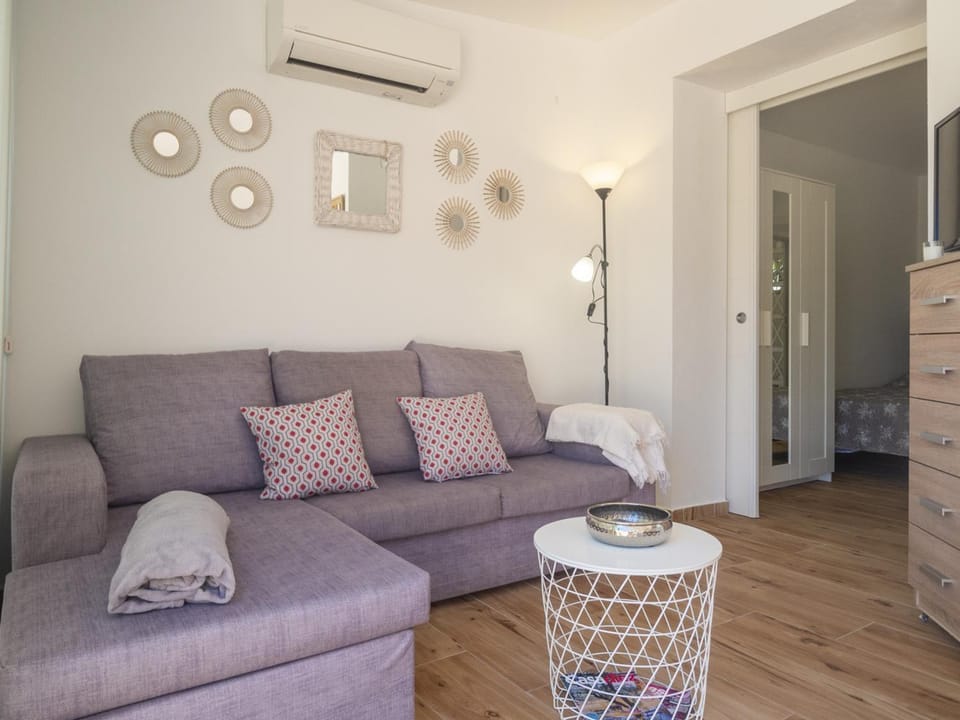 Encantador apartamento con terraza cerca de la playa - ES-325-29 Apartment in L'Escala