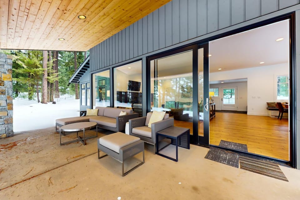 Snowberry Haus House in Kittitas County